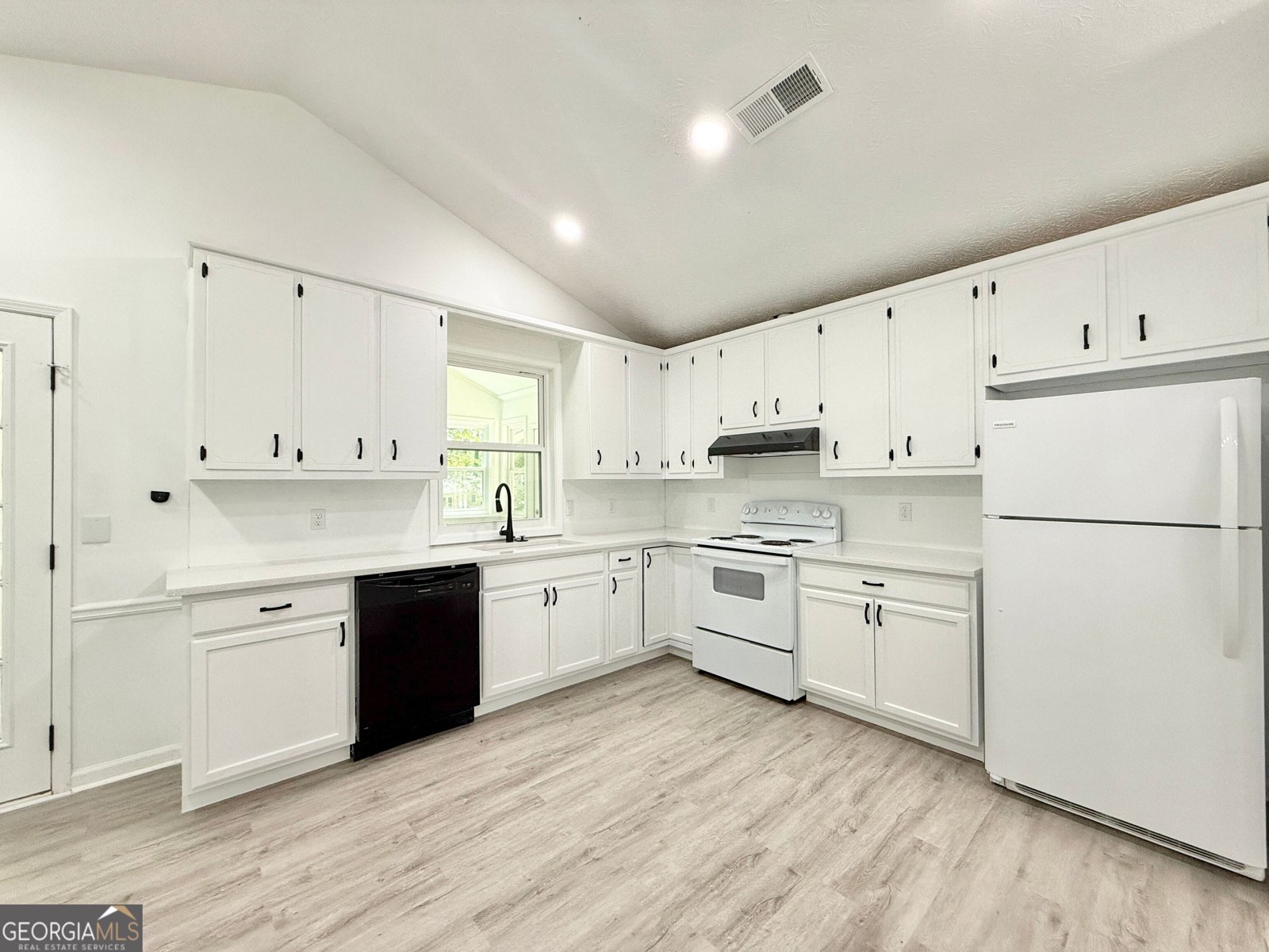 8399 Lake Drive Snellville - Photo 9