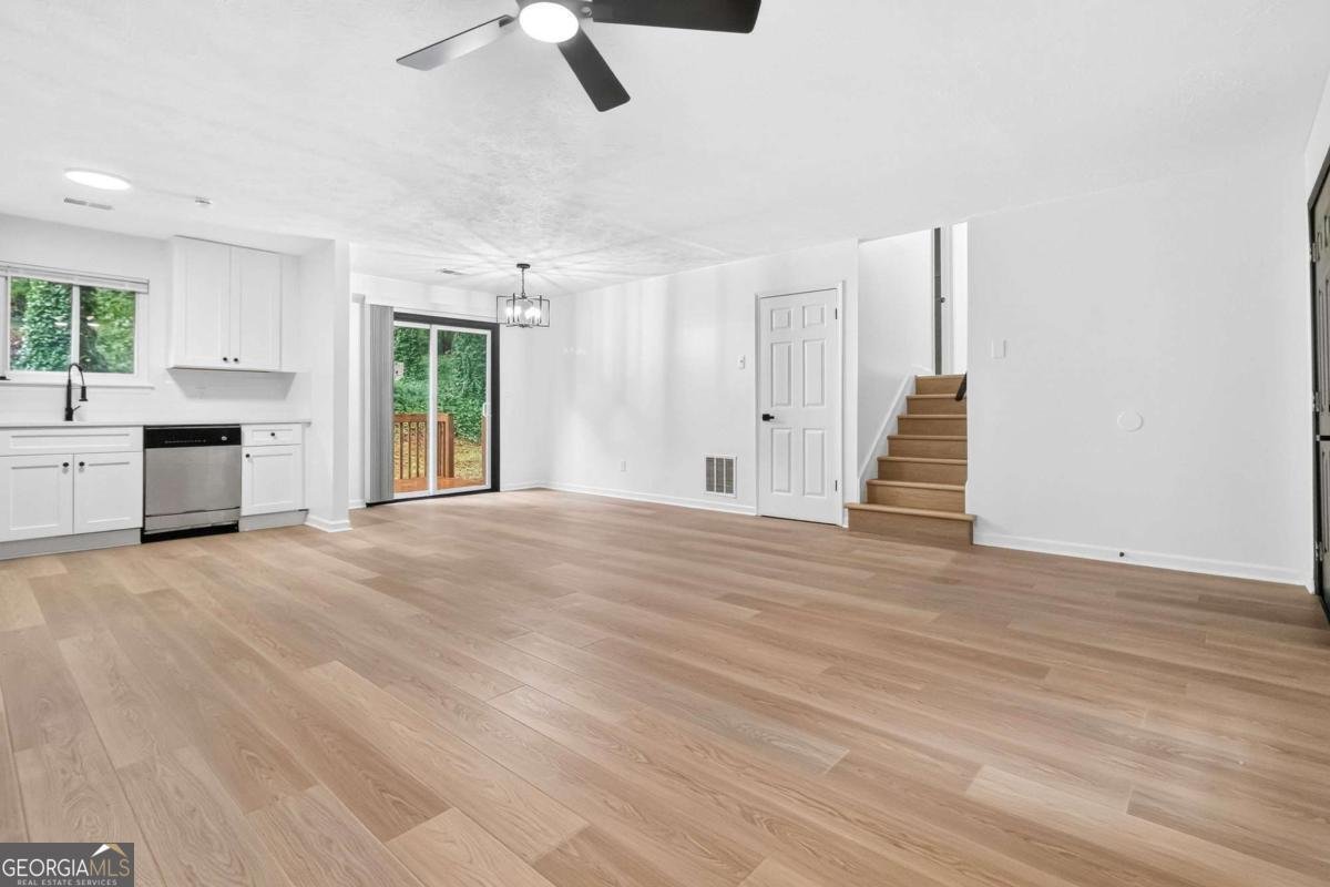 3292 Mixon Way Stone Mountain - Photo 6
