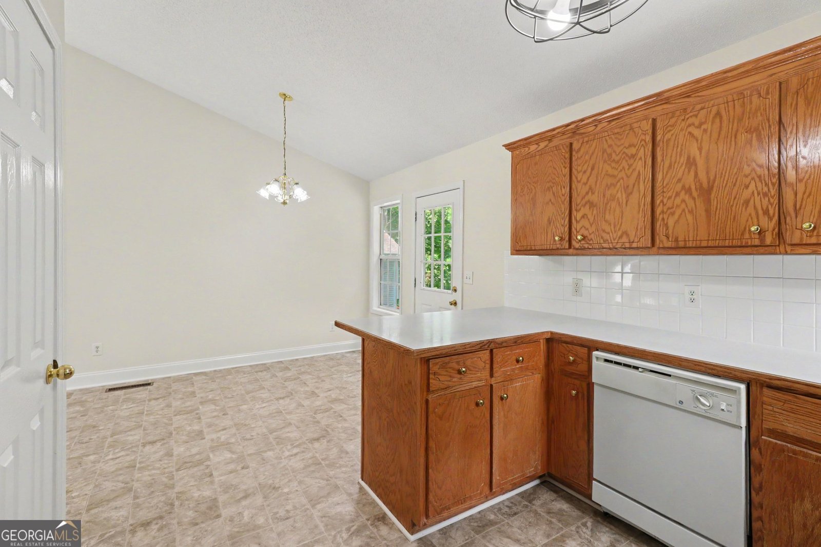 18 Broadlands Drive White - Photo 6