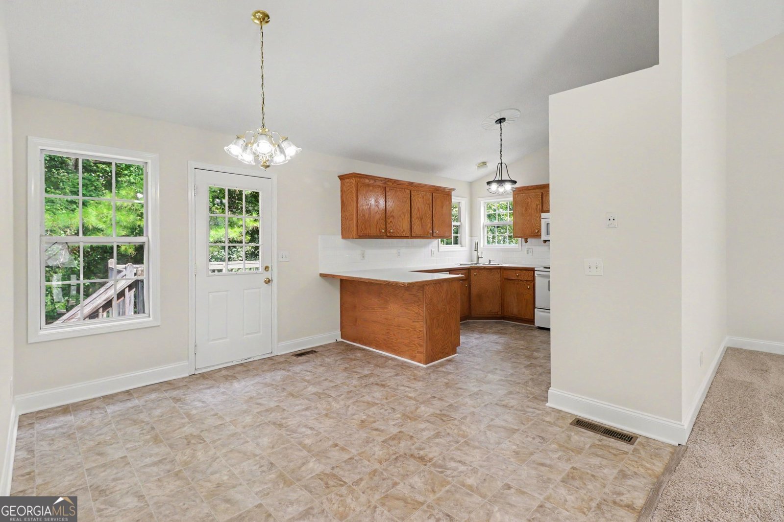 18 Broadlands Drive White - Photo 8