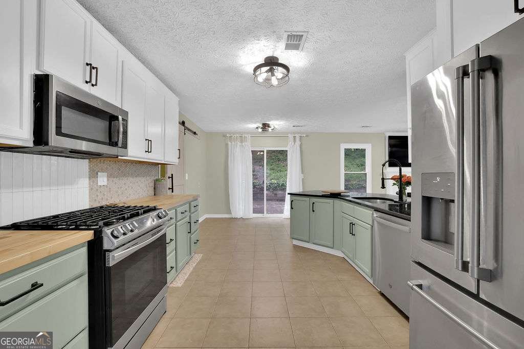 8011 Huntcliff Road Woodstock - Photo 7