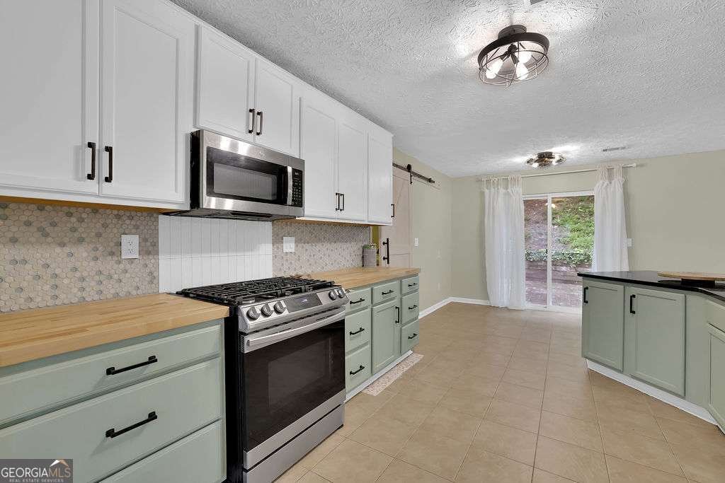 8011 Huntcliff Road Woodstock - Photo 8