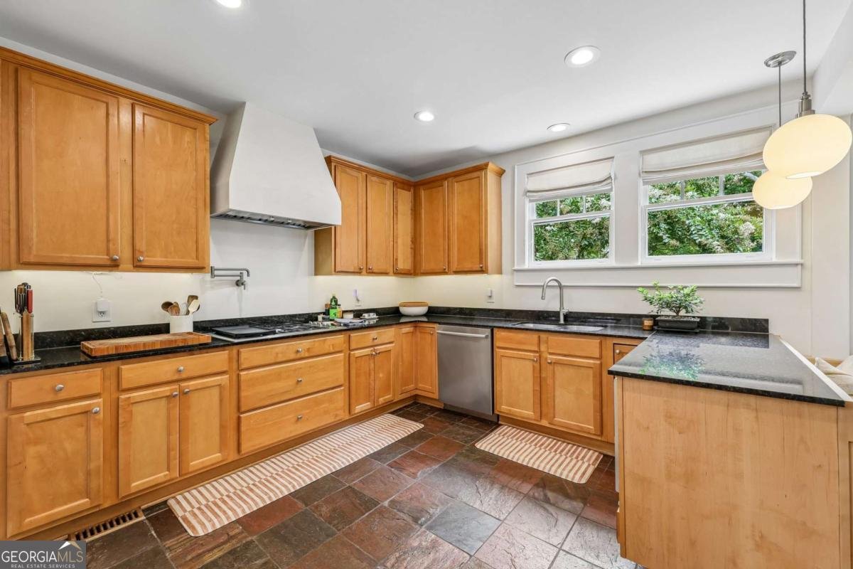 1596 Emory Road Atlanta - Photo 17