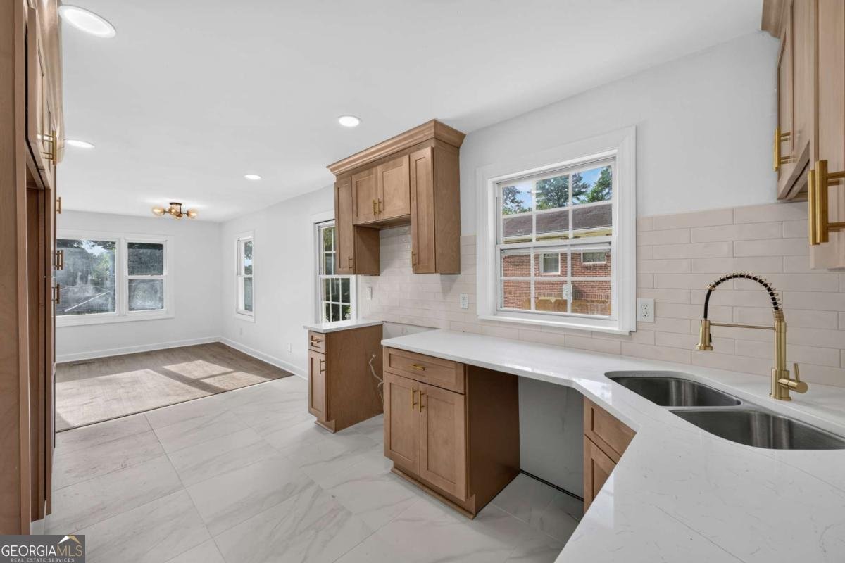 2027 Hilburn Drive Atlanta - Photo 10