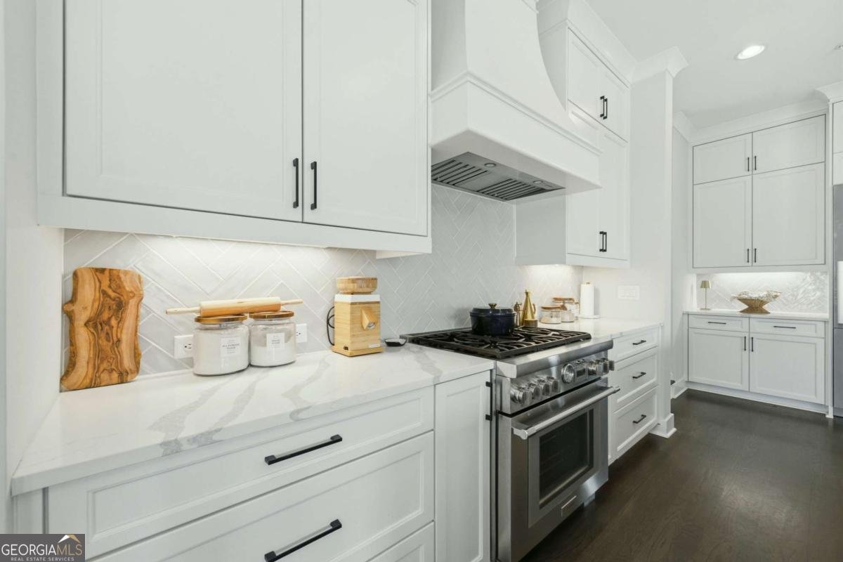 559 S Club Drive Woodstock - Photo 12