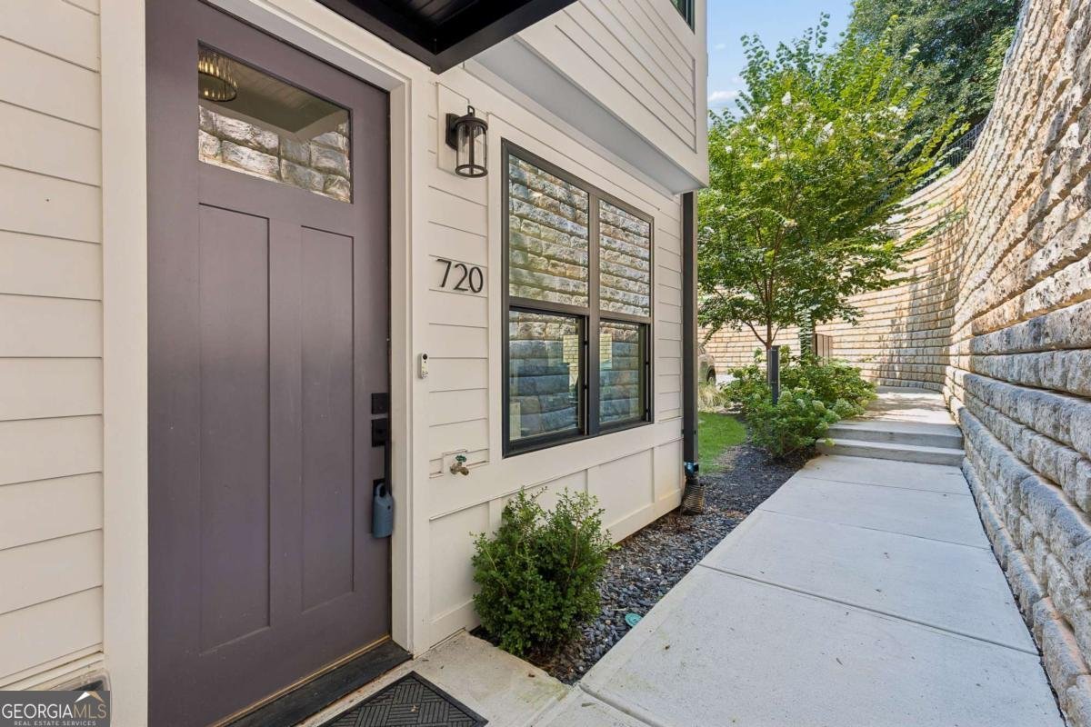 720 Eloise Way Atlanta - main photo