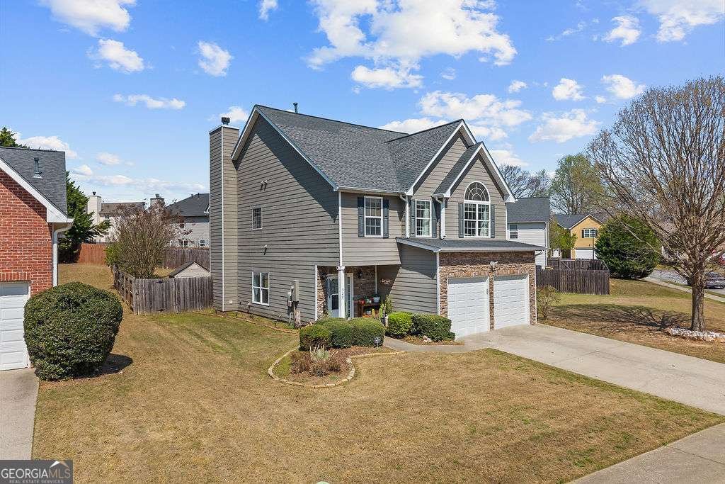 320 Blackwood Lane Suwanee - main photo