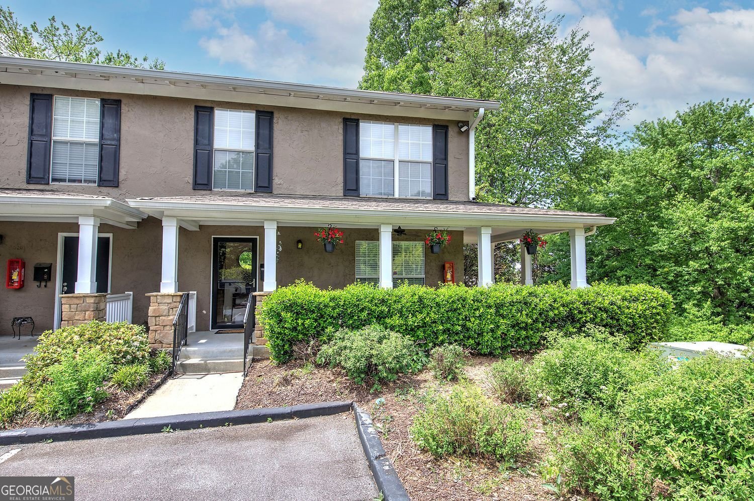 3200 Seven Pines Court Atlanta - main photo
