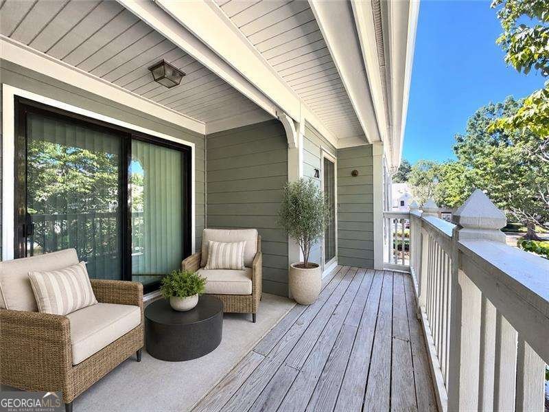 211 Abingdon Way Sandy Springs - main photo