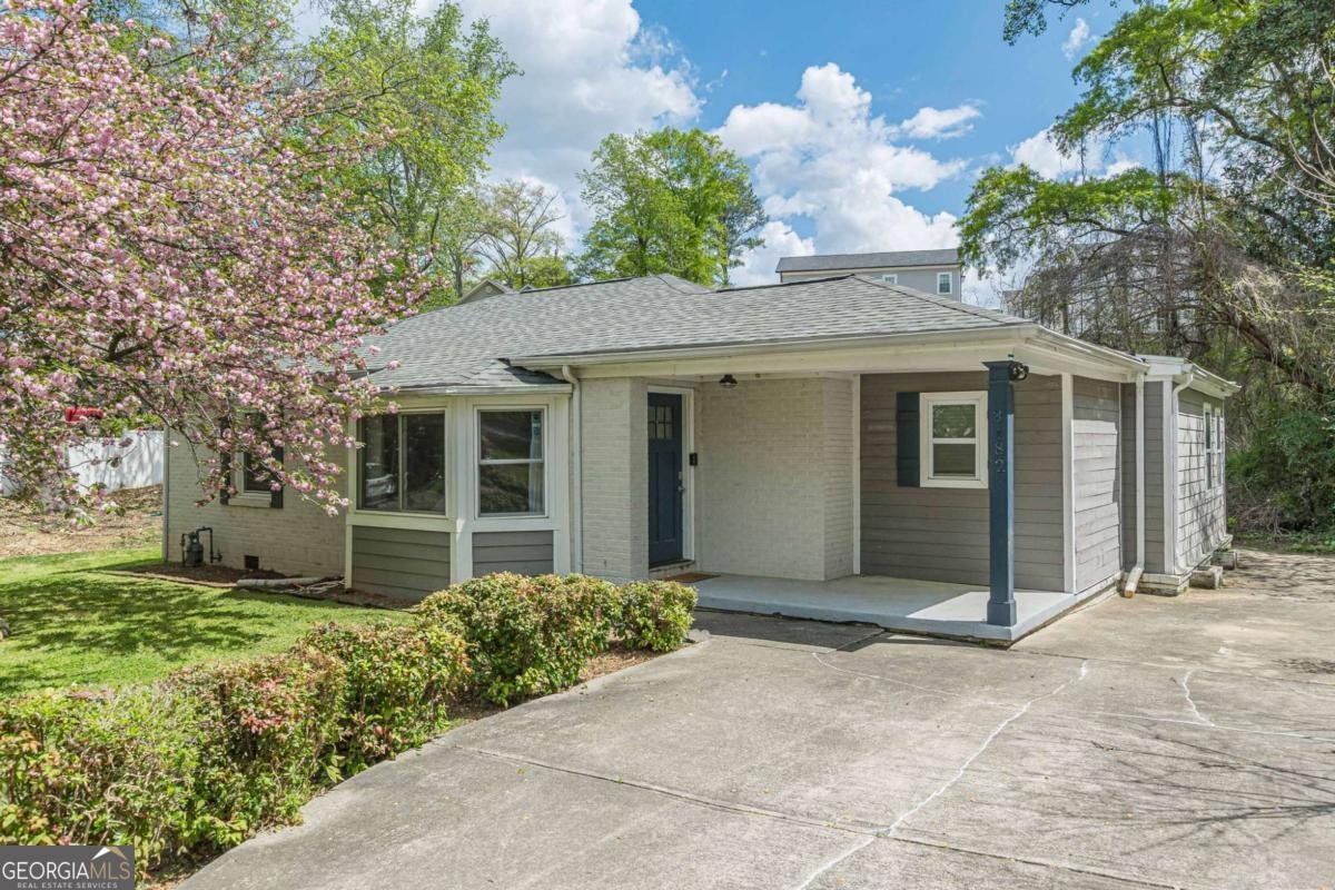 3182 Lake Avenue Hapeville - main photo