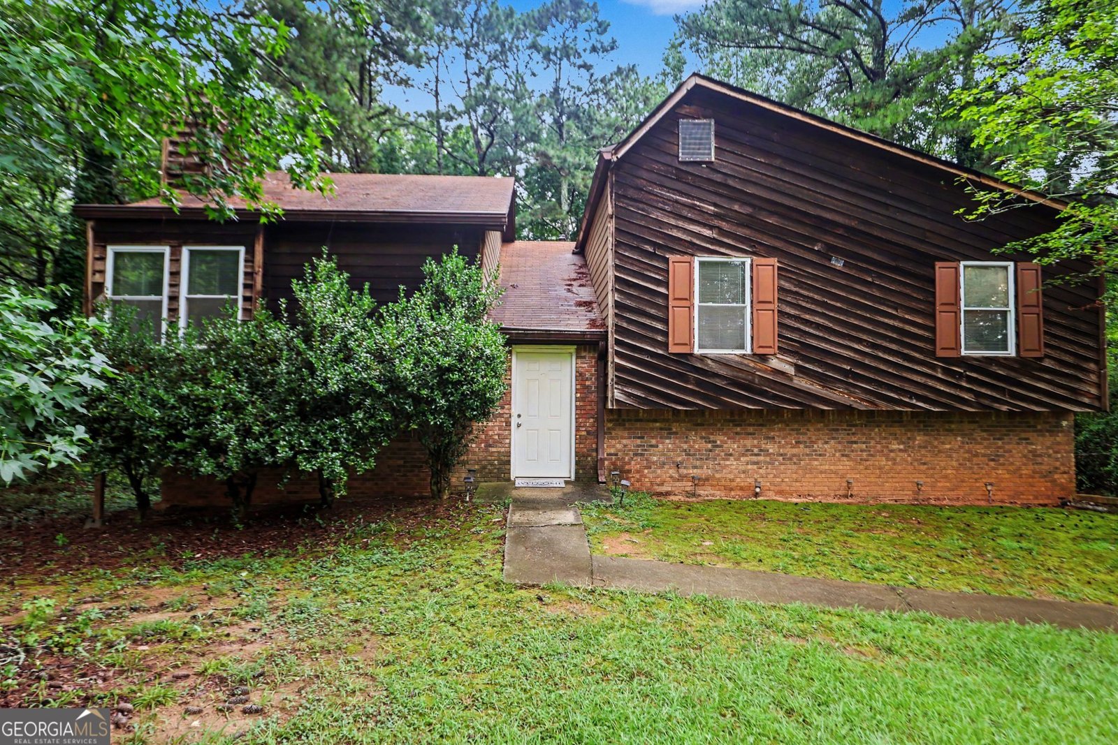 5894 Sutton Drive Douglasville - main photo