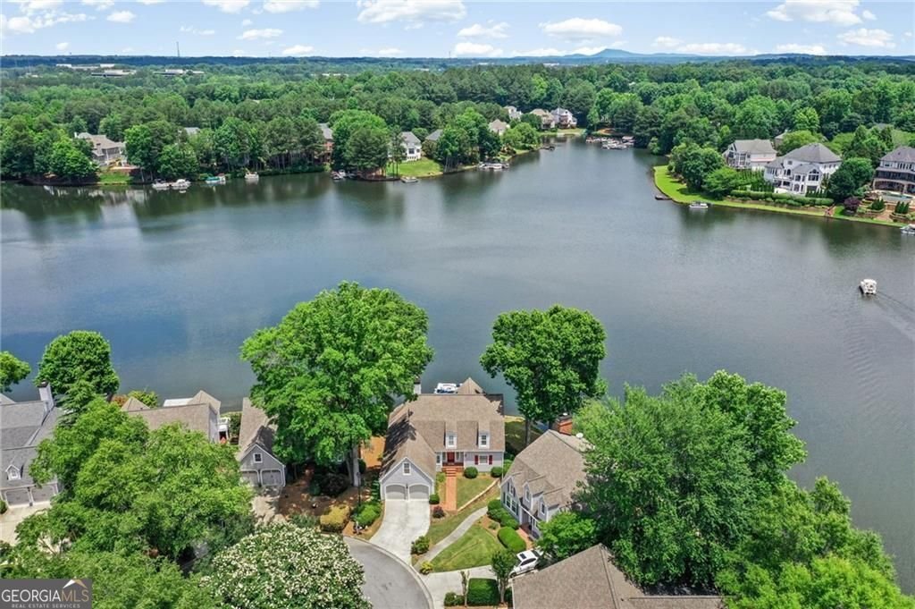 6425 Spinnaker Lane Alpharetta - main photo
