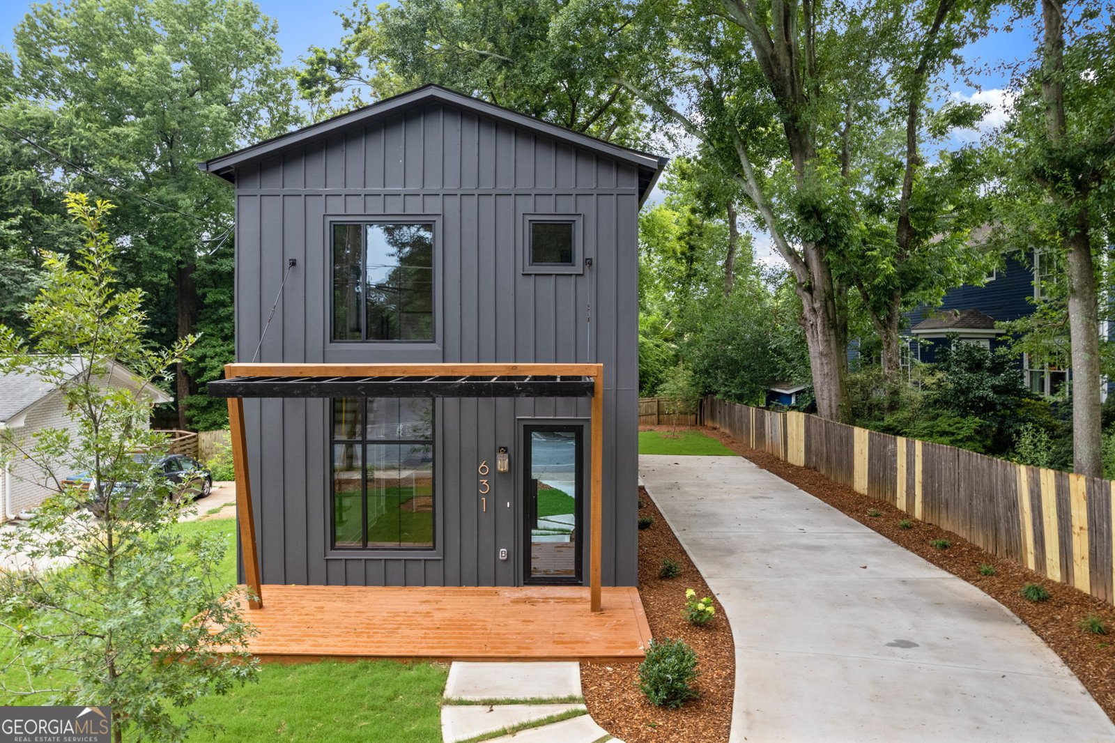 631 Flat Shoals Avenue Atlanta - main photo