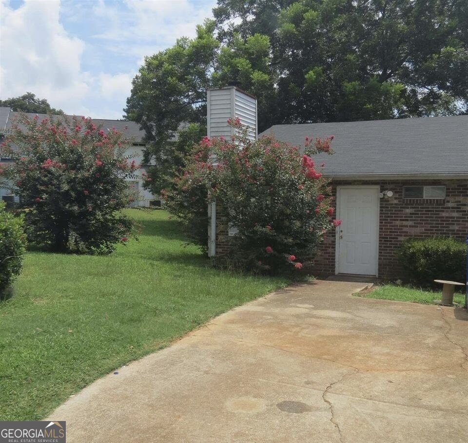 1755 Fox Chase Court Conyers - main photo