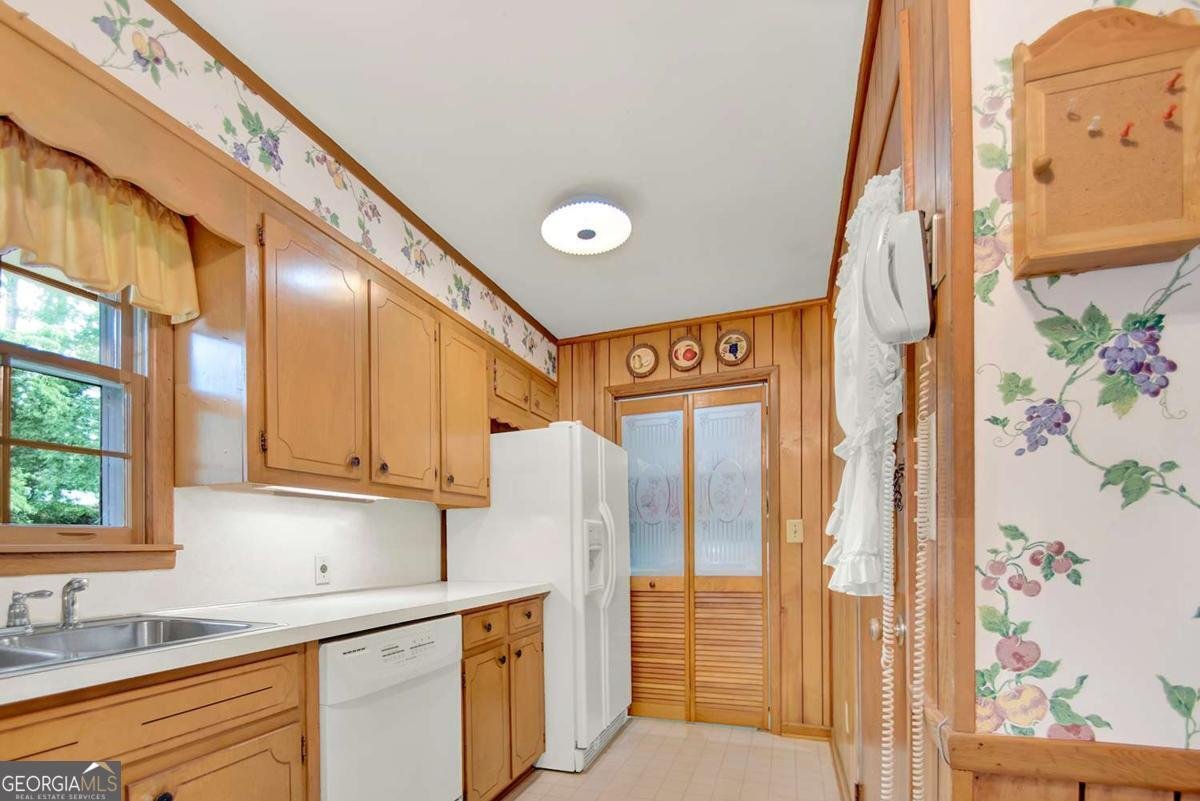 5597 Bob White Circle Lilburn - Photo 10