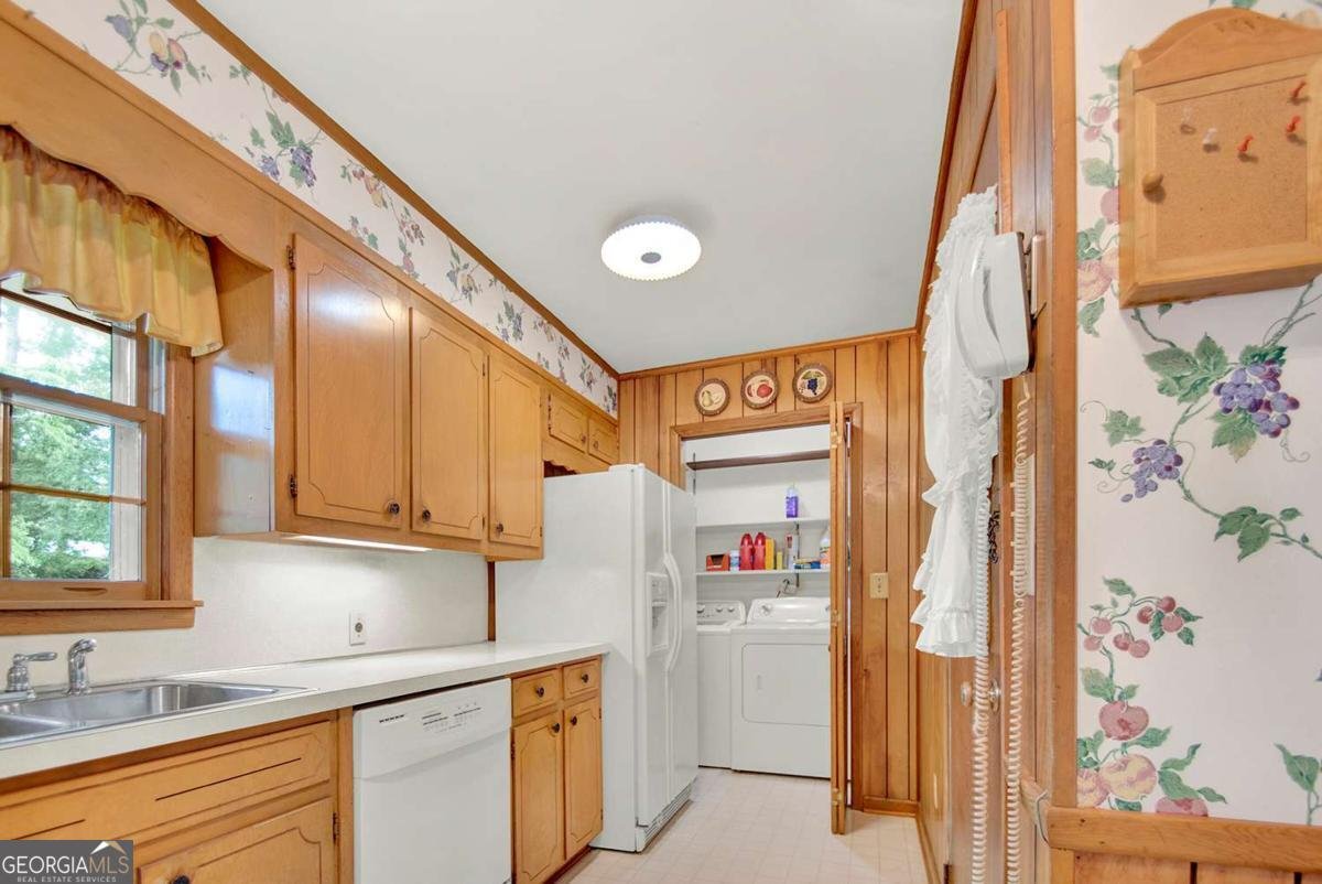 5597 Bob White Circle Lilburn - Photo 11