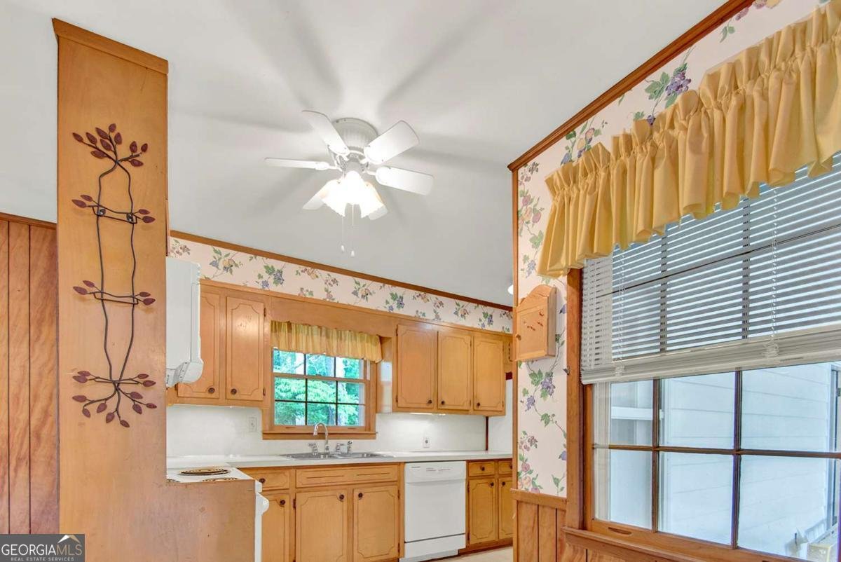 5597 Bob White Circle Lilburn - Photo 9