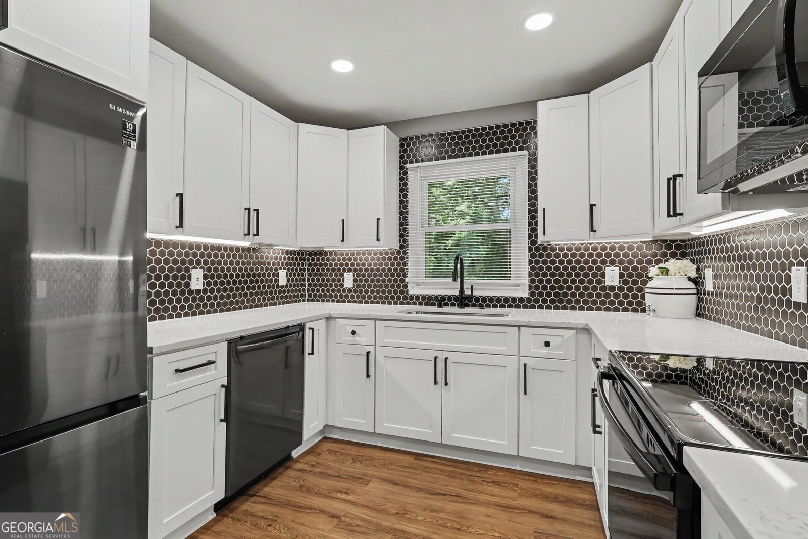 208 Silver Springs Circle Atlanta - Photo 10