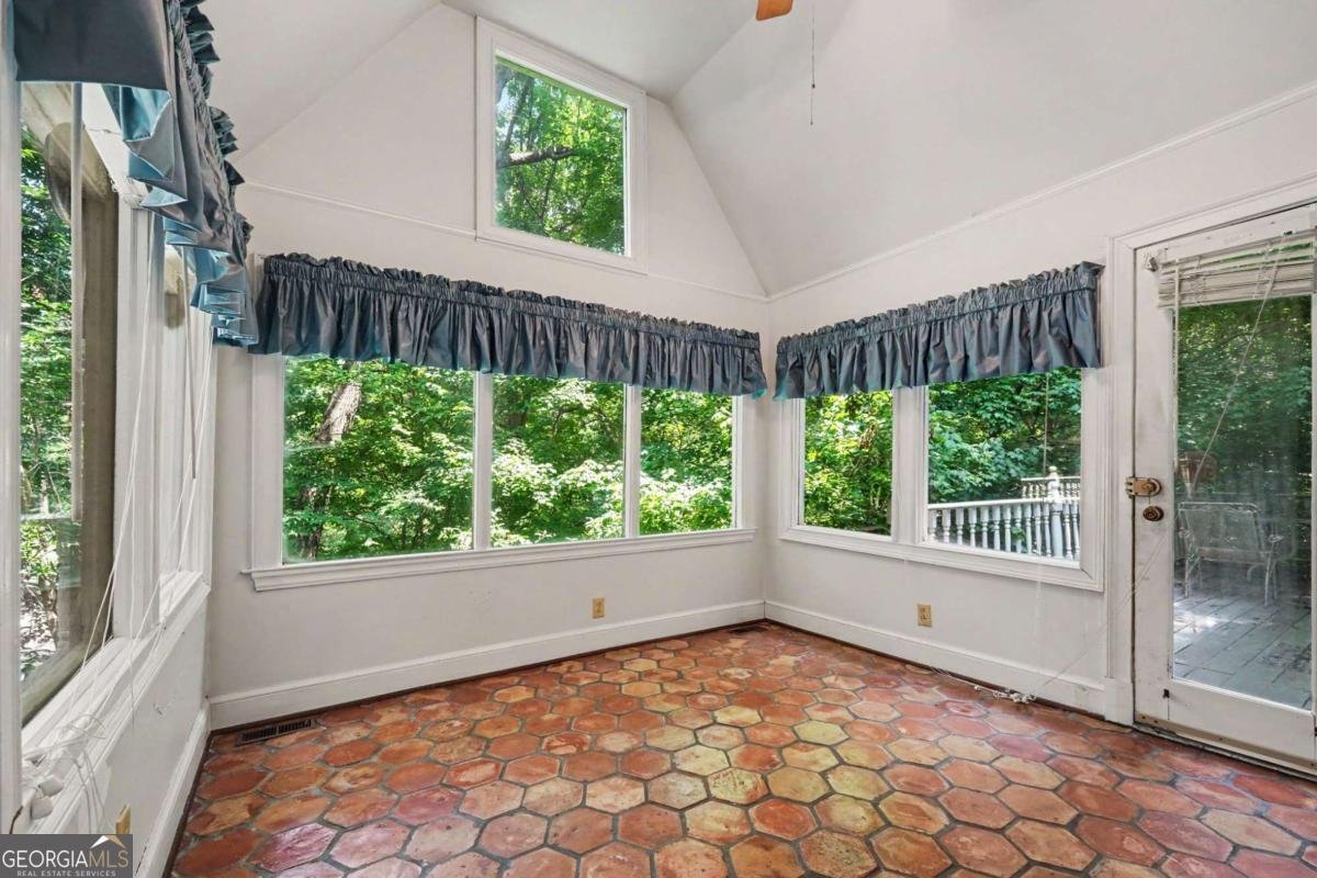 6415 River Chase Circle Sandy Springs - Photo 17