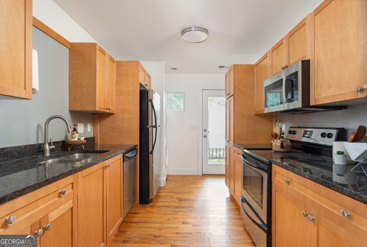 2023 Oakview Road Atlanta - Photo 8