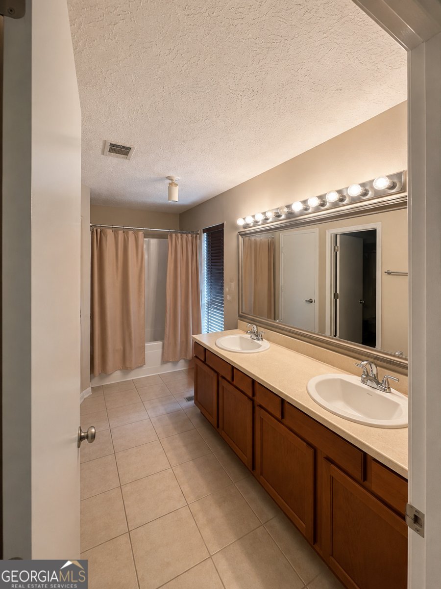 124 Heathrow Drive Riverdale - Photo 14