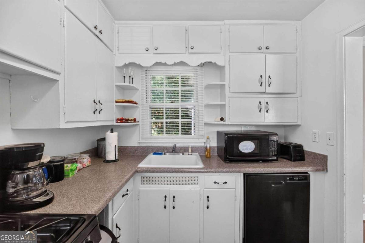 2727 Humphries Street East Point - Photo 12