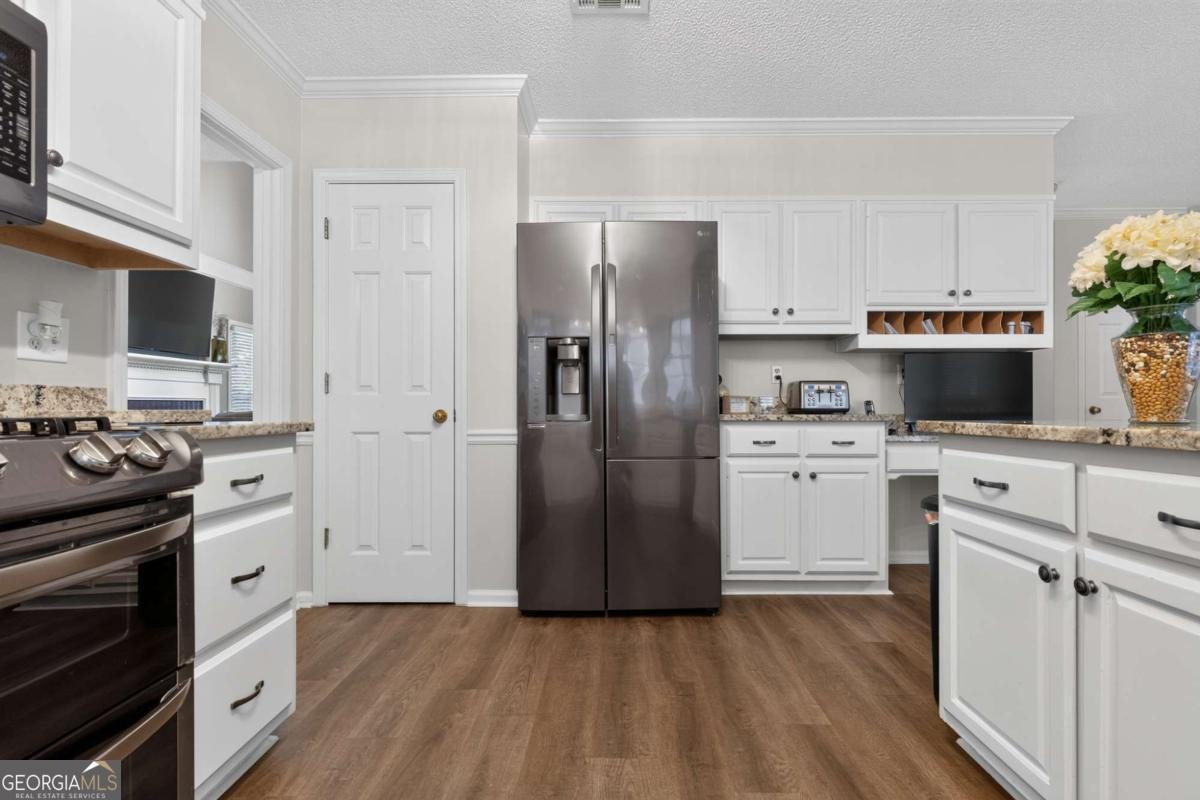 3607 Tree View Drive Snellville - Photo 9