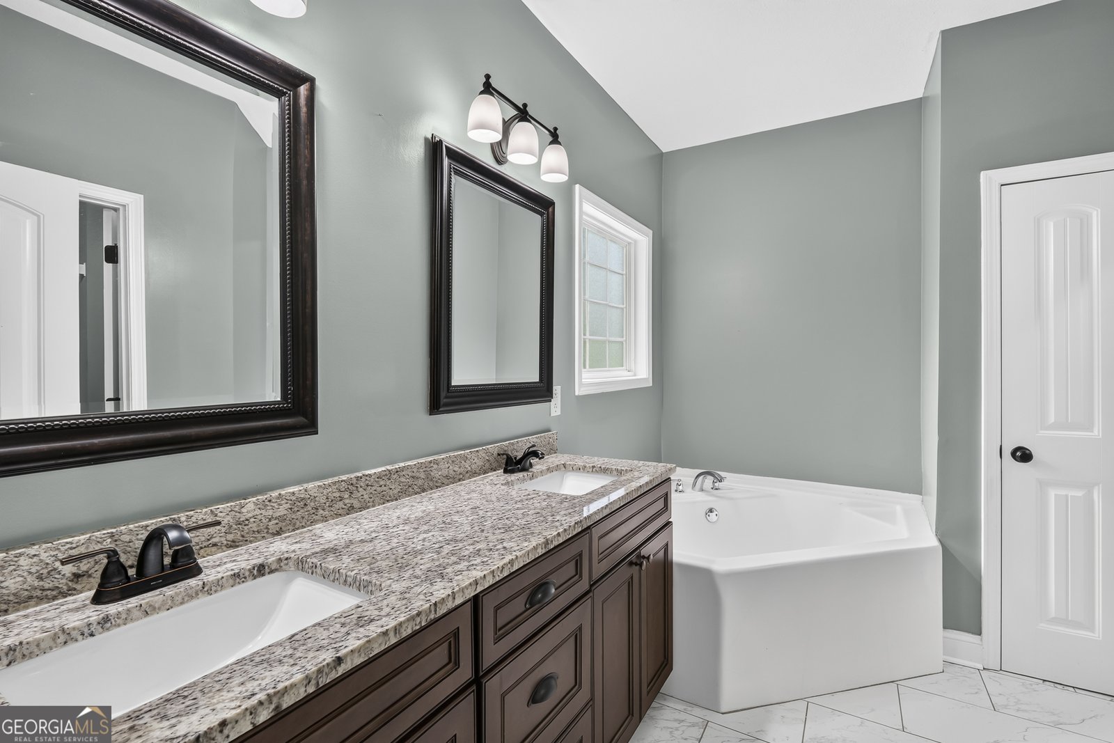 420 Southland Trail Byron - Photo 36