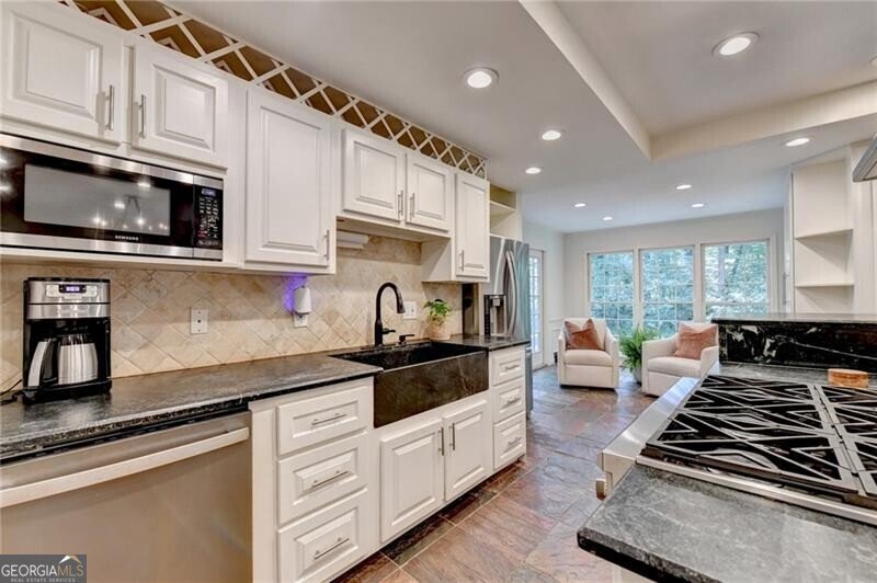 585 Cambridge Way Sandy Springs - Photo 19