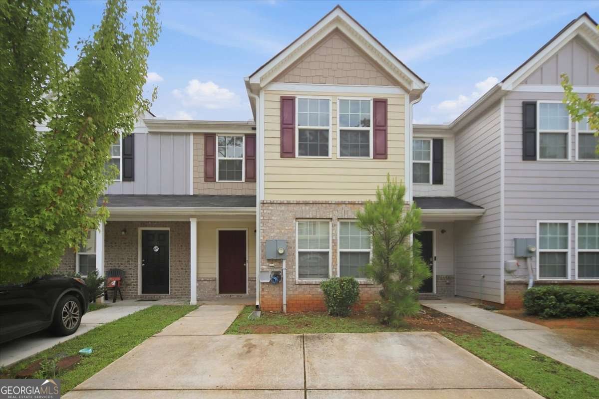 2543 Piering Drive Lithonia - main photo