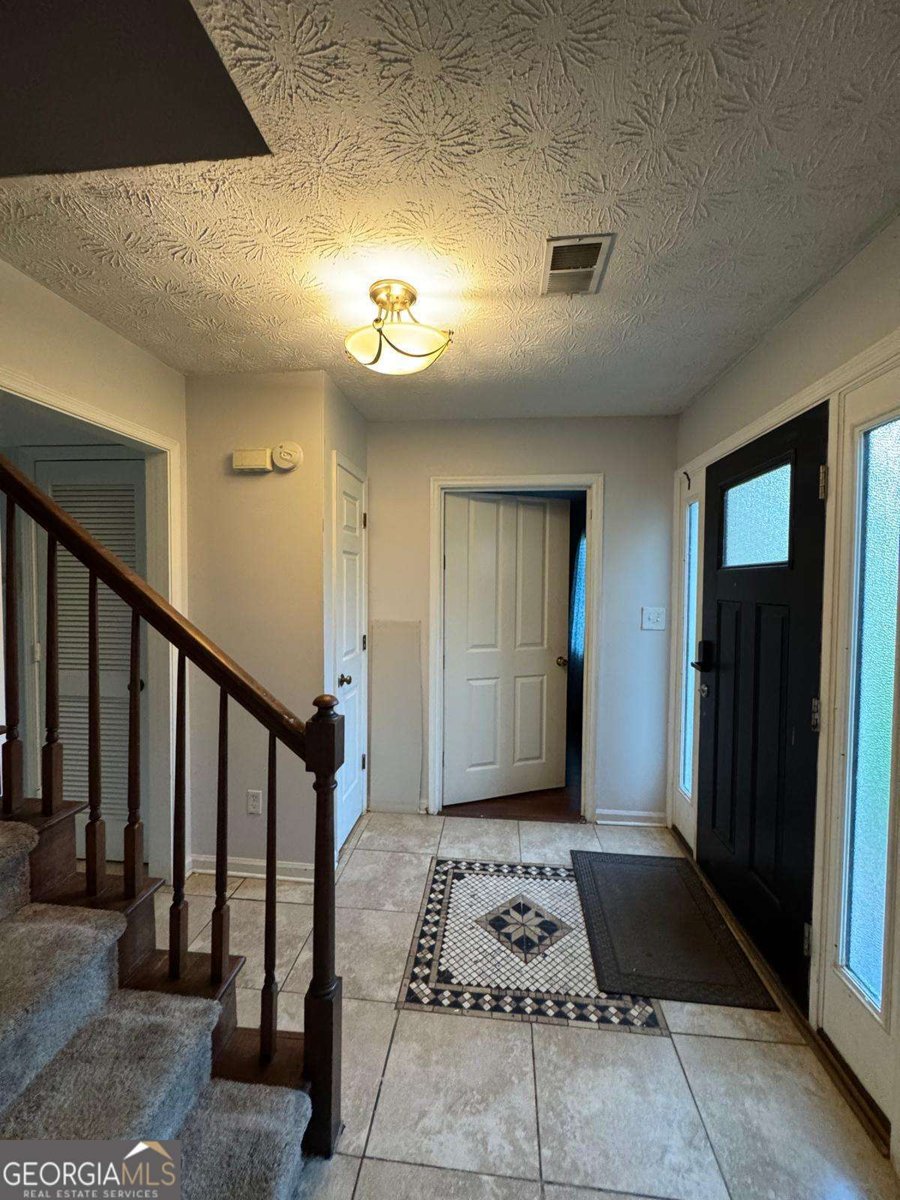 760 Kings Crest Court Fairburn - Photo 9