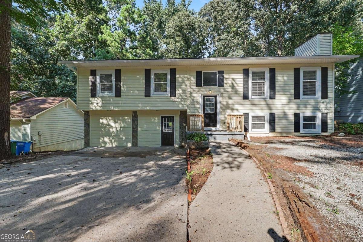 3909 Valley Brook Road Snellville - main photo