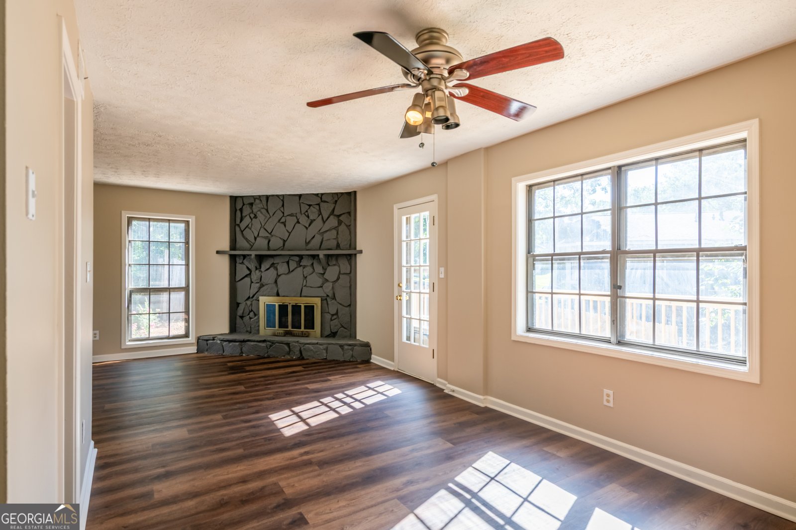 998 Ascot Court Riverdale - Photo 7