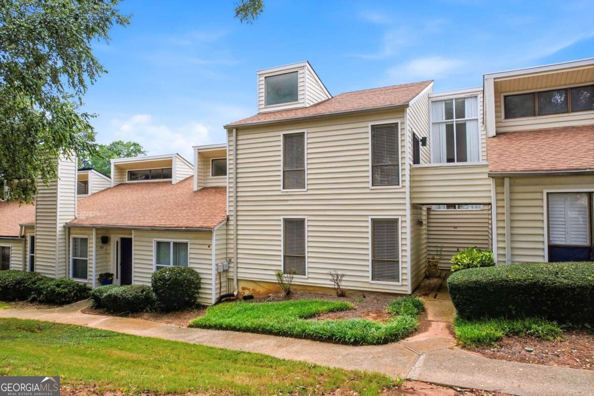 605 Serramonte Drive Marietta - main photo