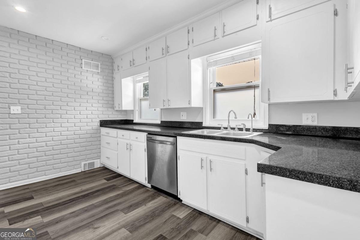 1397 Downs Drive Atlanta - Photo 10