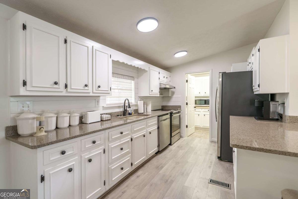 1180 Green Briar Drive Madison - Photo 15