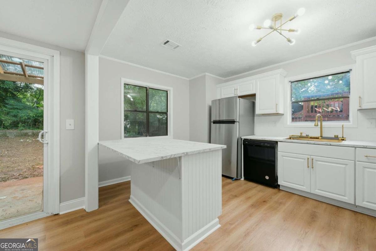 917 Lake Watch Drive Stone Mountain - Photo 10