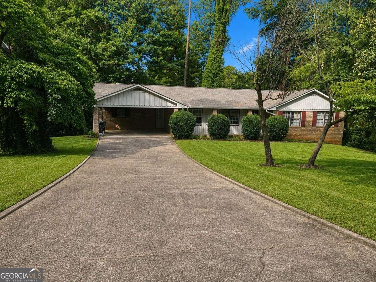 897 Hearthstone Drive Stone Mountain - main photo
