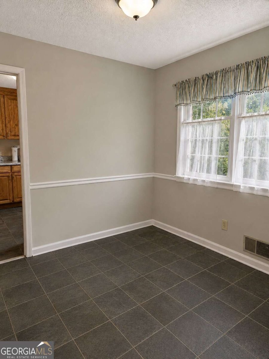 897 Hearthstone Drive Stone Mountain - Photo 6