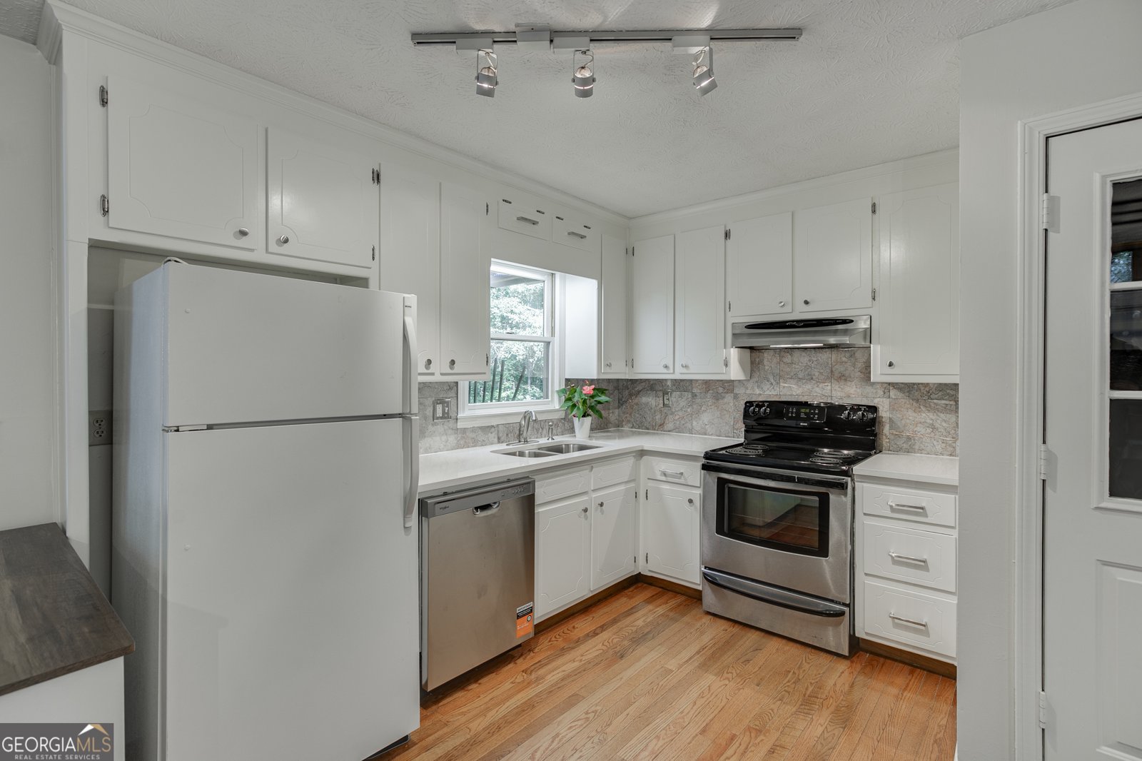 216 Heritage Way Auburn - Photo 11