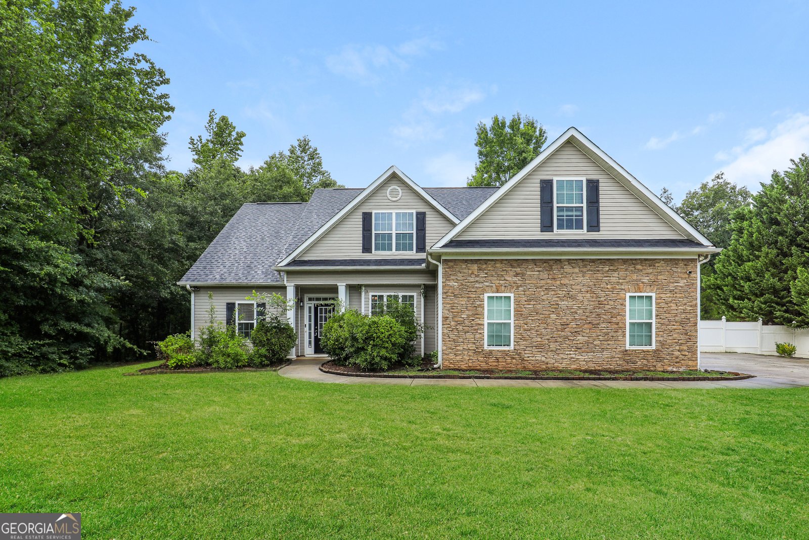 140 King Richard Drive Griffin - main photo