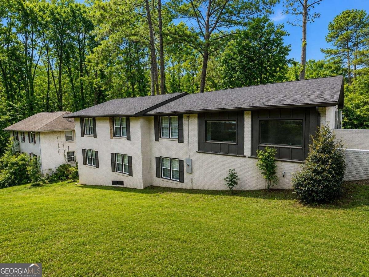 2851 Headland Drive East Point - main photo