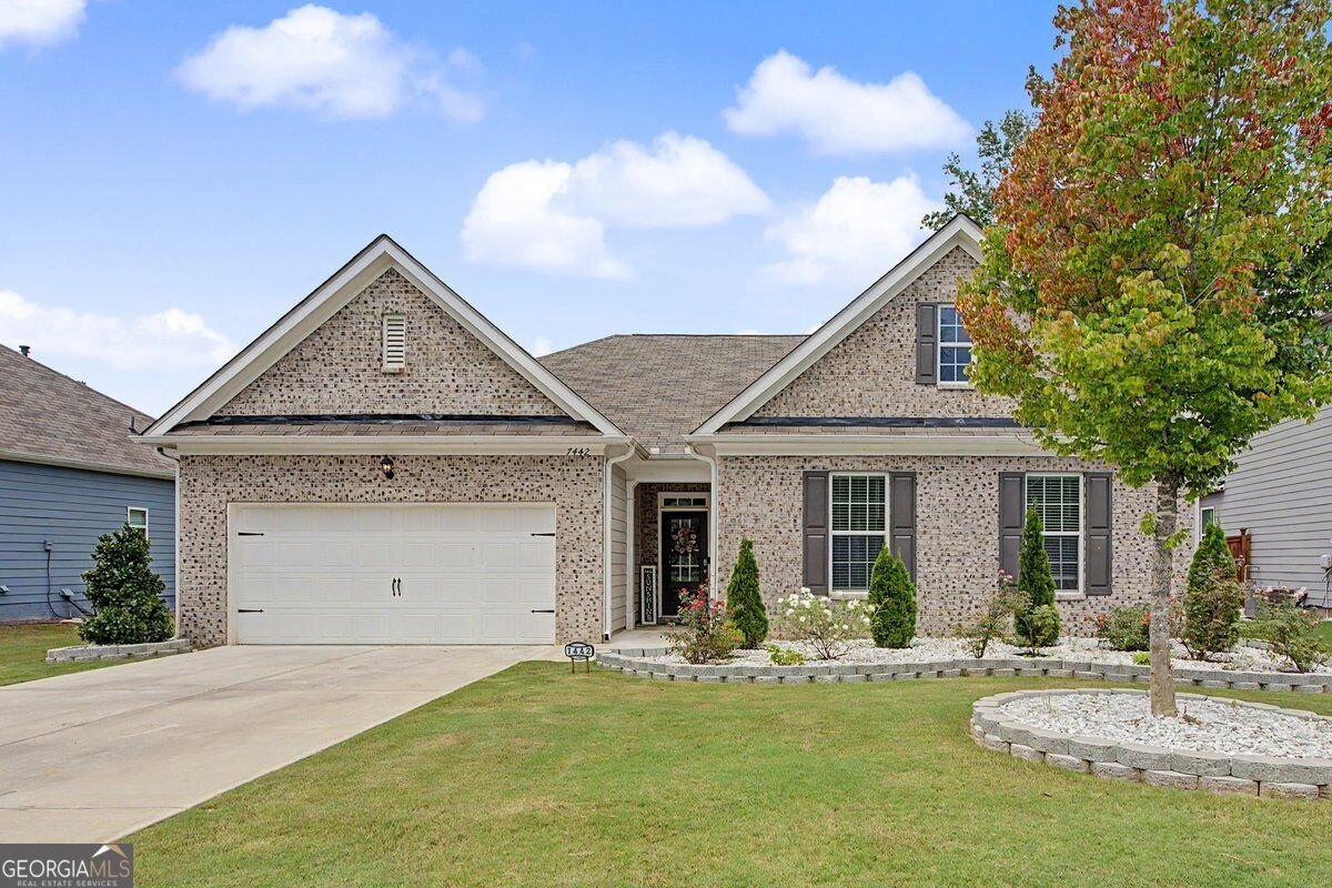 7442 Jennadee Drive Fairburn - main photo