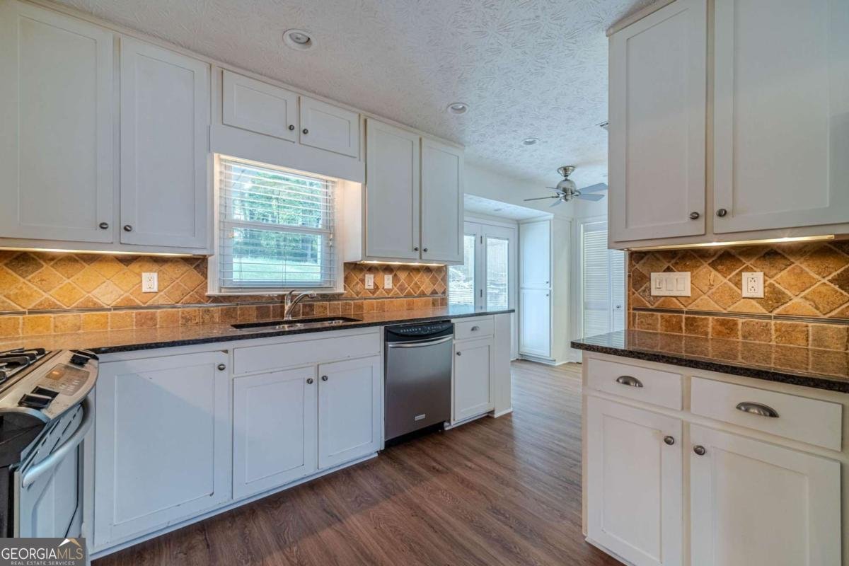 4858 Tarleton Drive Lilburn - Photo 9