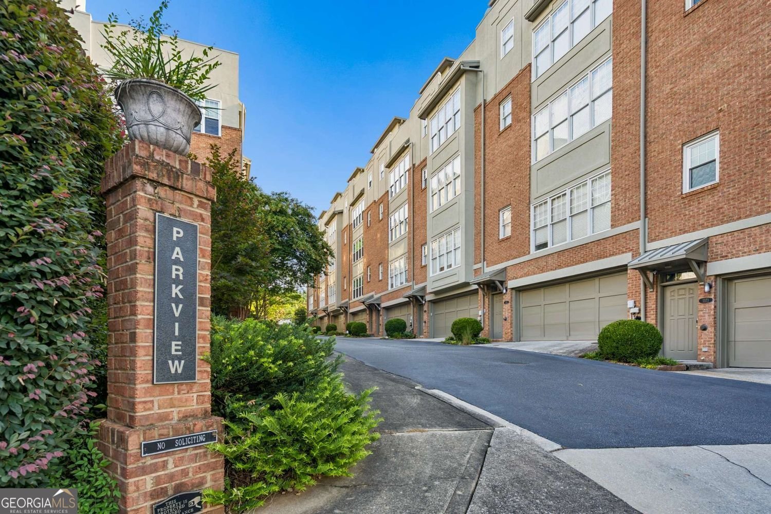 1380 Parkview Lane Atlanta - main photo