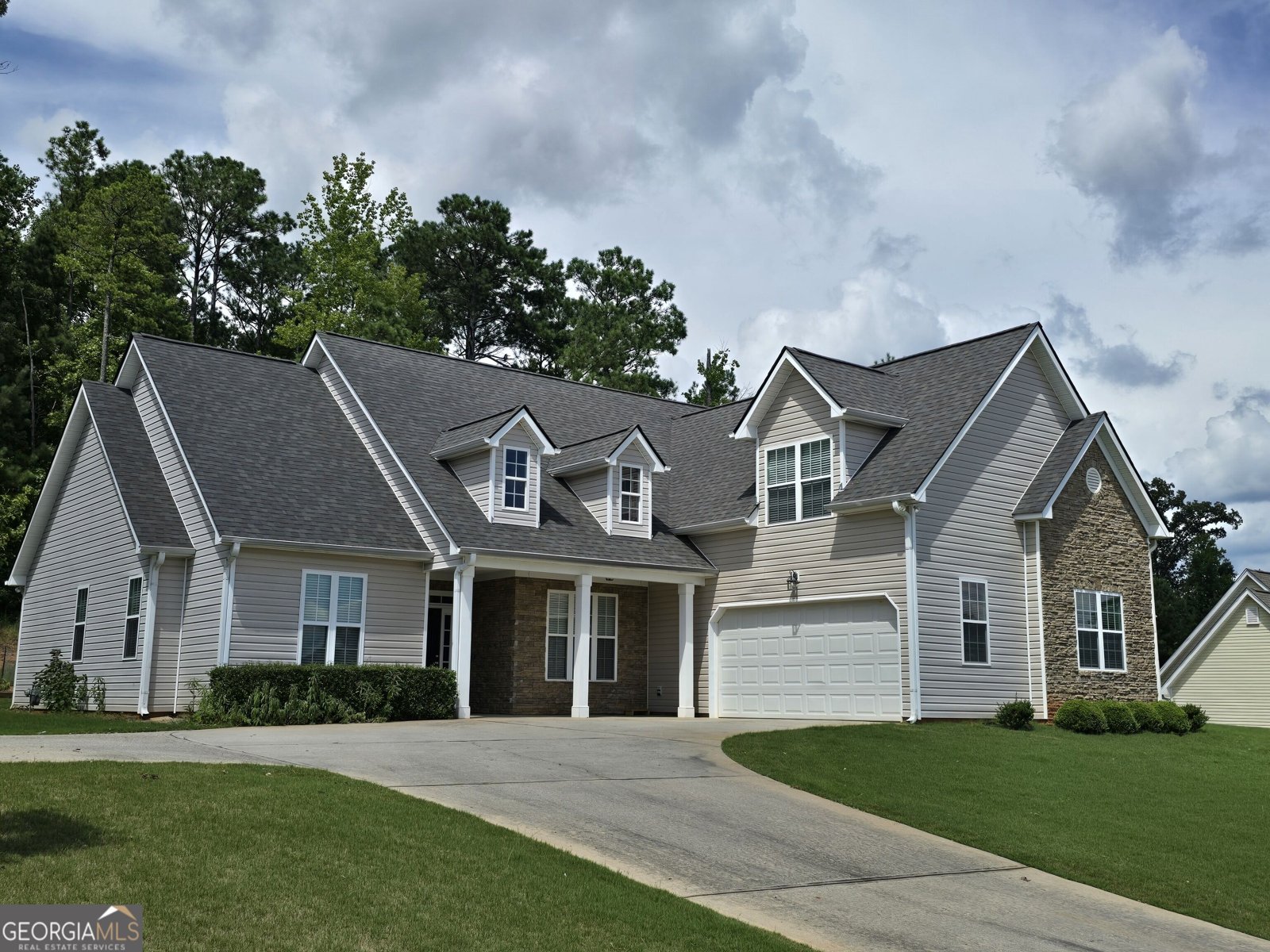110 Lexington Park Drive Lagrange - main photo