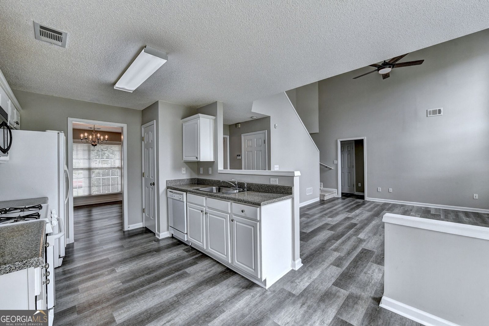 9210 Friarbridge Drive Suwanee - Photo 19
