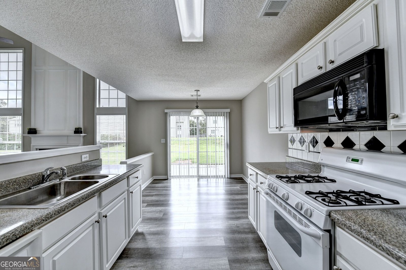 9210 Friarbridge Drive Suwanee - Photo 23