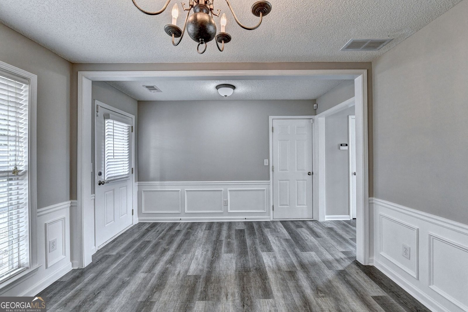 9210 Friarbridge Drive Suwanee - Photo 8