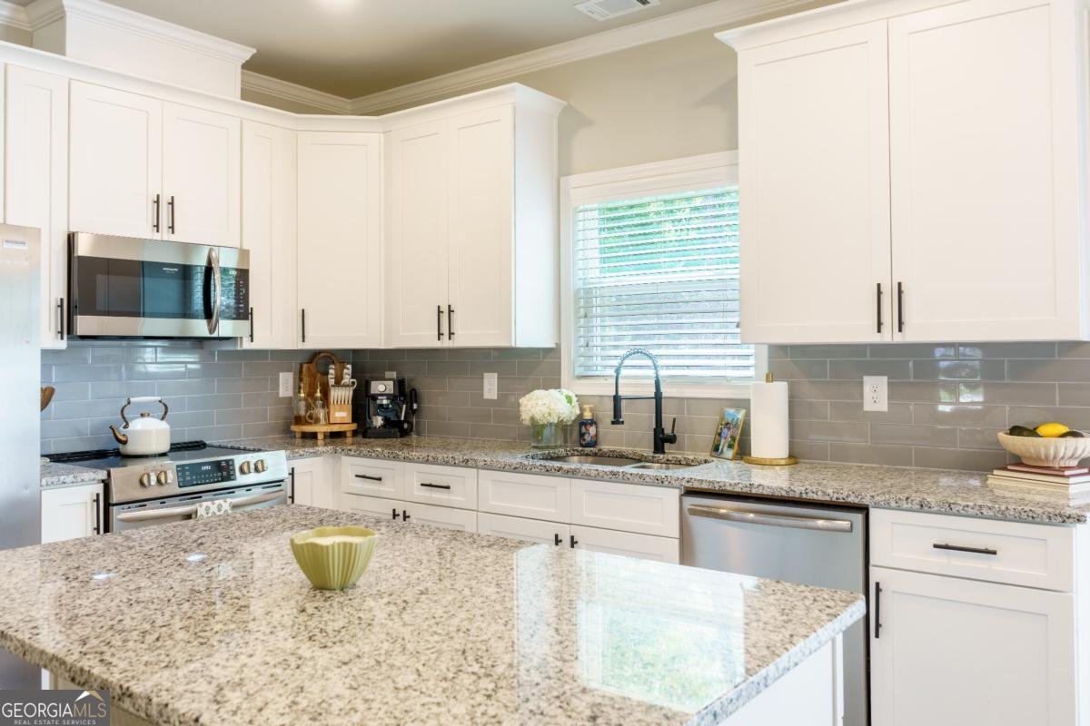 398 Sunset Drive Statham - Photo 7